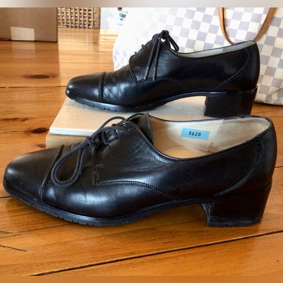 BALLY FABULOUS /COMFORTABLE TIE PUMPS w/LUG SOLES EXCELLENT COND SWISS QUALITY - Picture 2 of 12